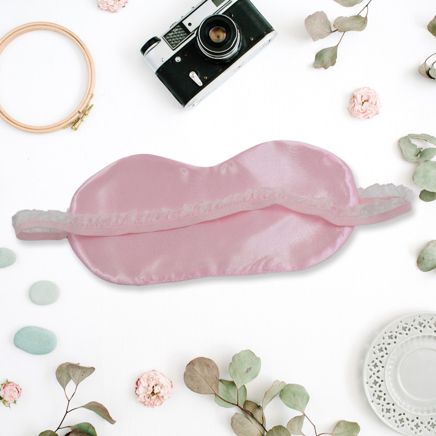 Sleep mask for travel, soft satin, blocks light, comfortable blindfold. Sleep mask for travel, soft satin, blocks light, comfortable blindfold.
